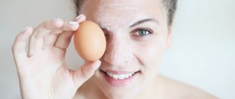 Маска из яйца на лице